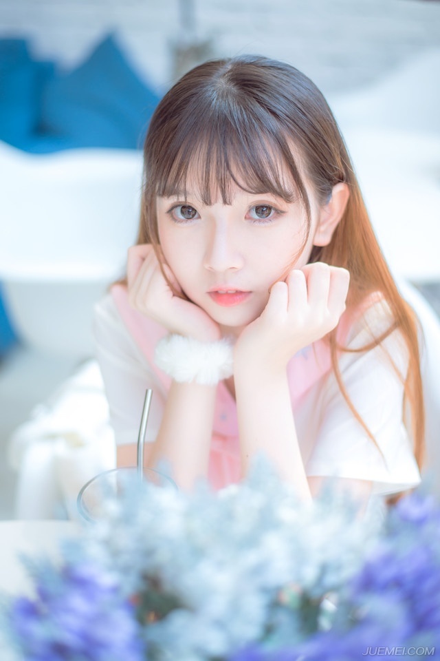 云淡风轻，细水长流，何止君子之交。爱情不也是如此，才叫落花流水，天上人间?——三毛《亲爱的三毛》
